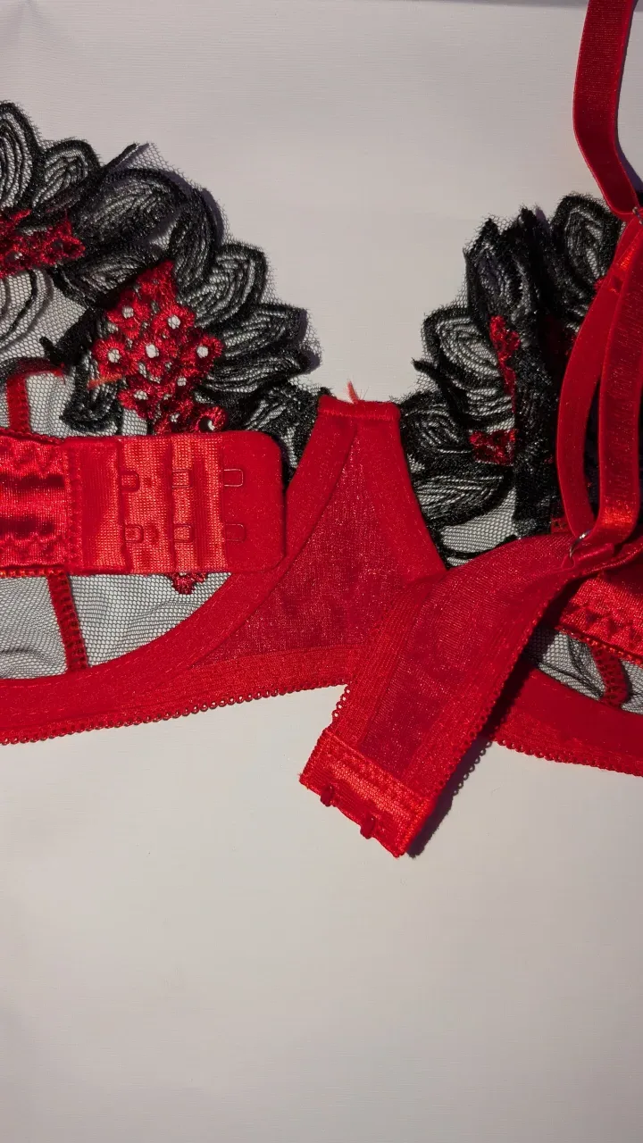 Ensemble Satin Rouge et Noir - vue 4