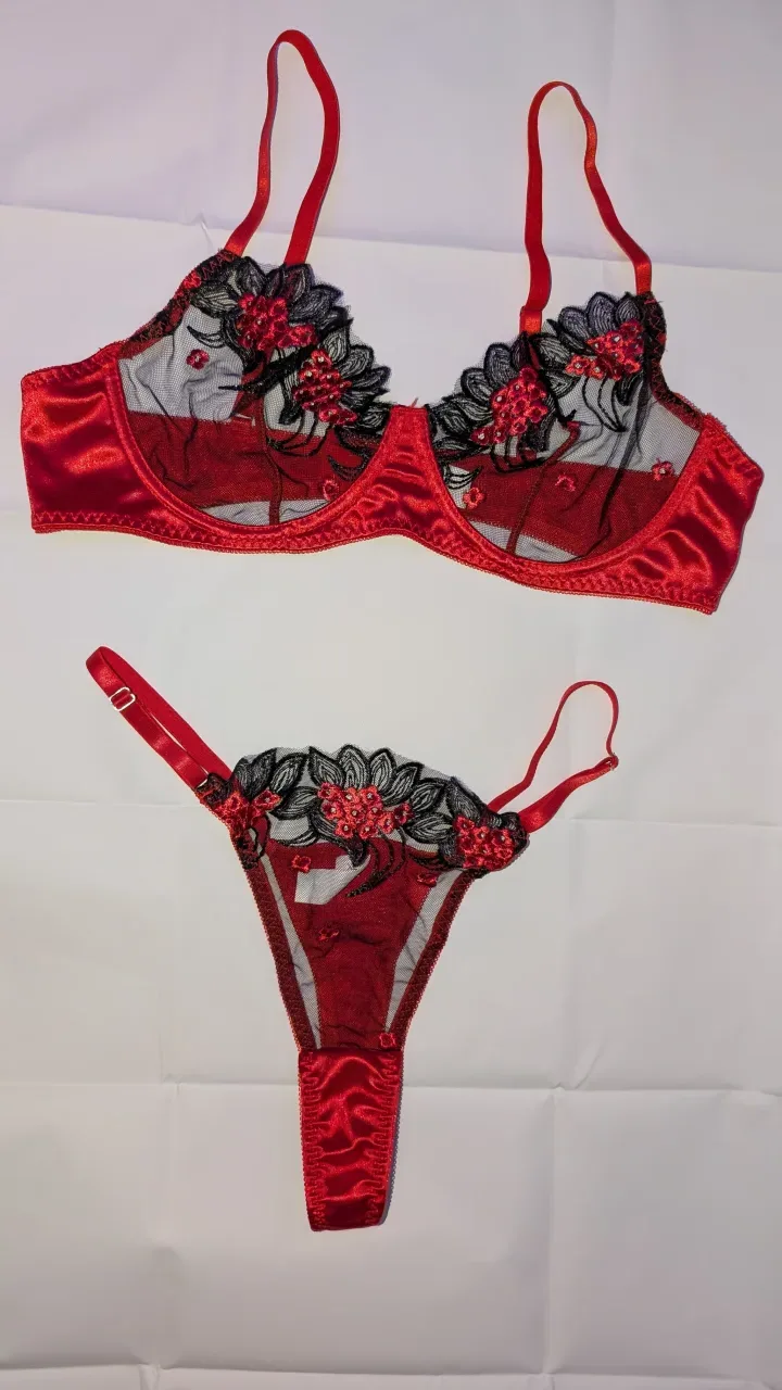 Ensemble Satin Rouge et Noir - vue 2